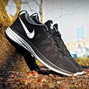 Women's Nike Runners (Size 7)